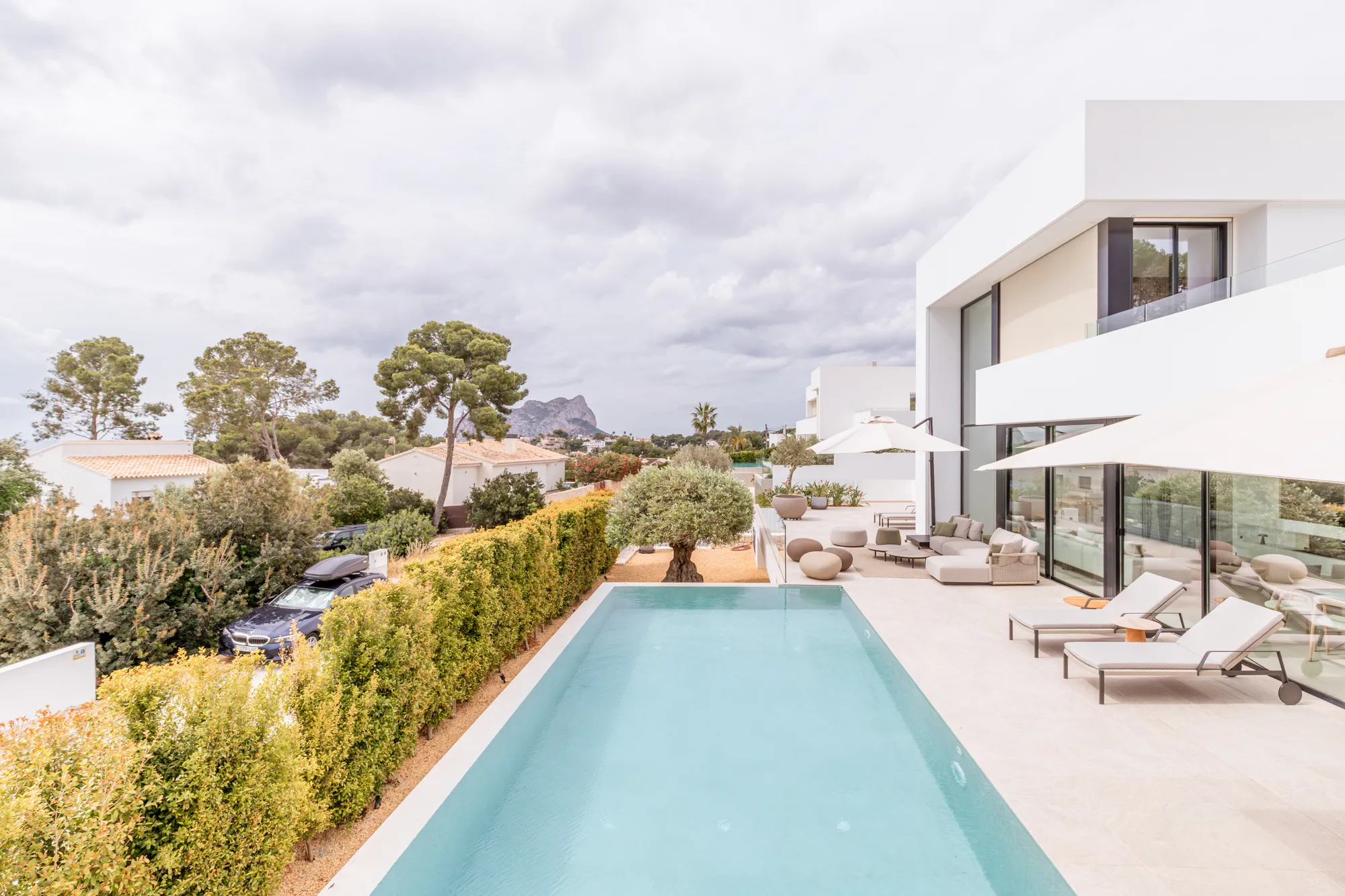 Aerial view of a villa with a pool in Benissa